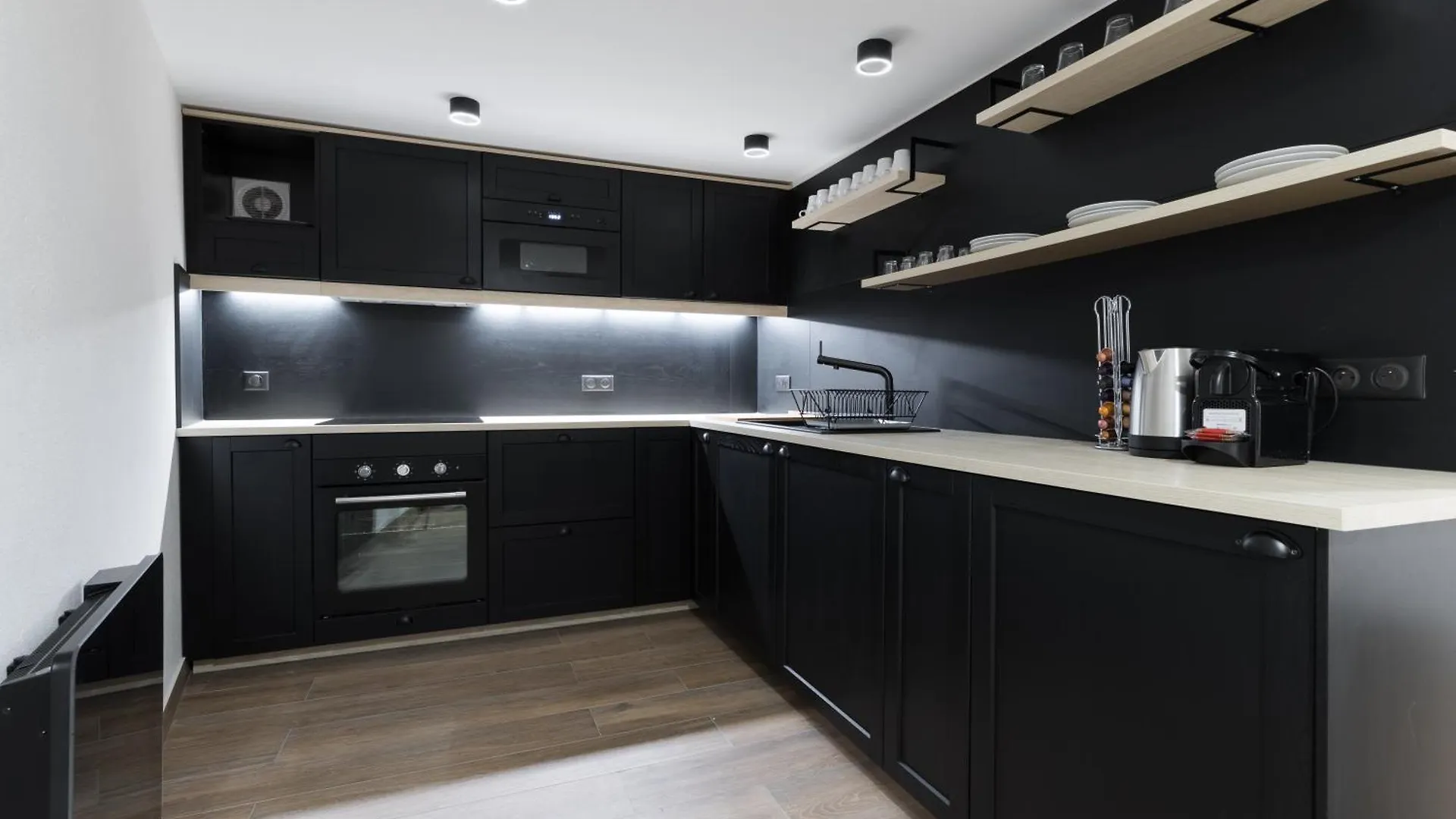 Hsh Parmentier-couronnes I Design 6p-2br Paris